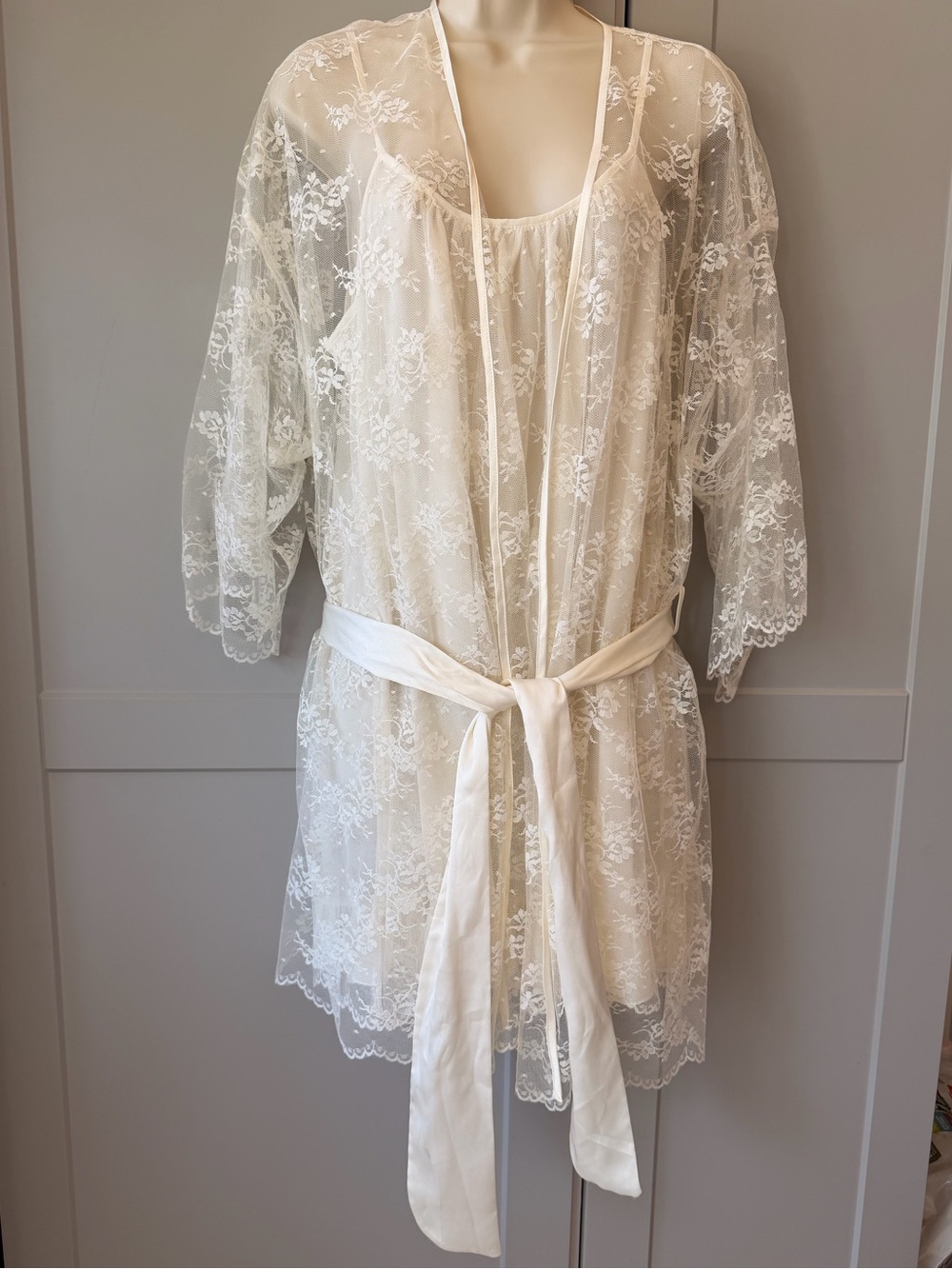 Vintage Flora Nikrooz White Lace Chemise & Robe Set Made in USA L/XL